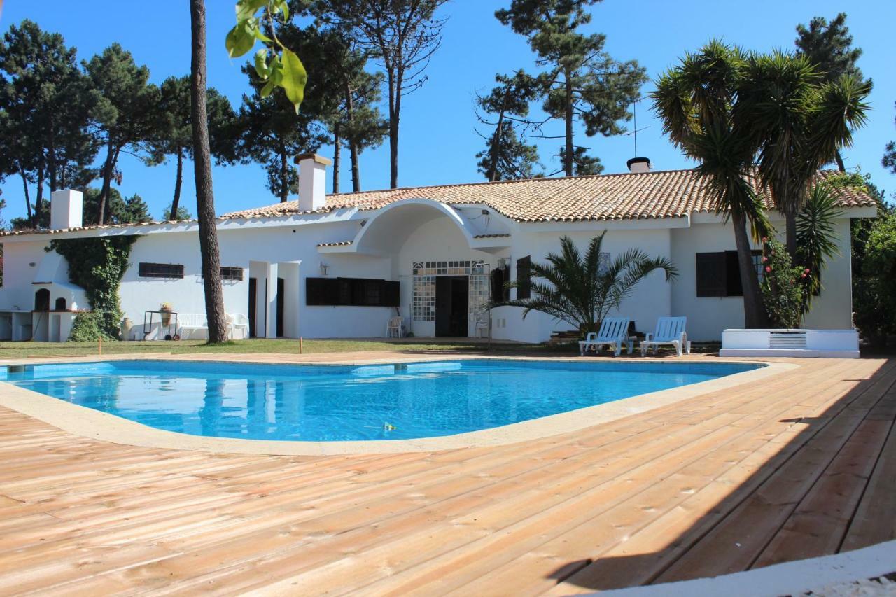 Villa Near Beach & Lisbon คอร์โฮโยส ภายนอก รูปภาพ